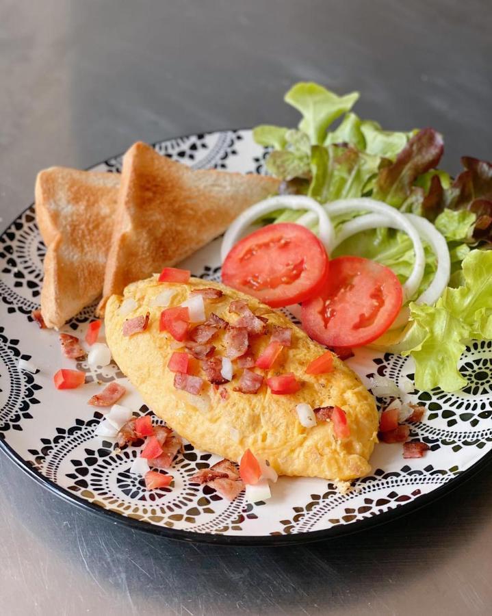 Enjoy'S Beach House & Cafe' Ban Karon Εξωτερικό φωτογραφία