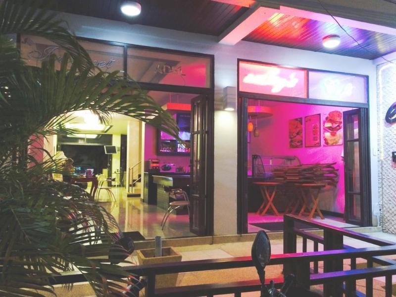 Enjoy'S Beach House & Cafe' Ban Karon Εξωτερικό φωτογραφία