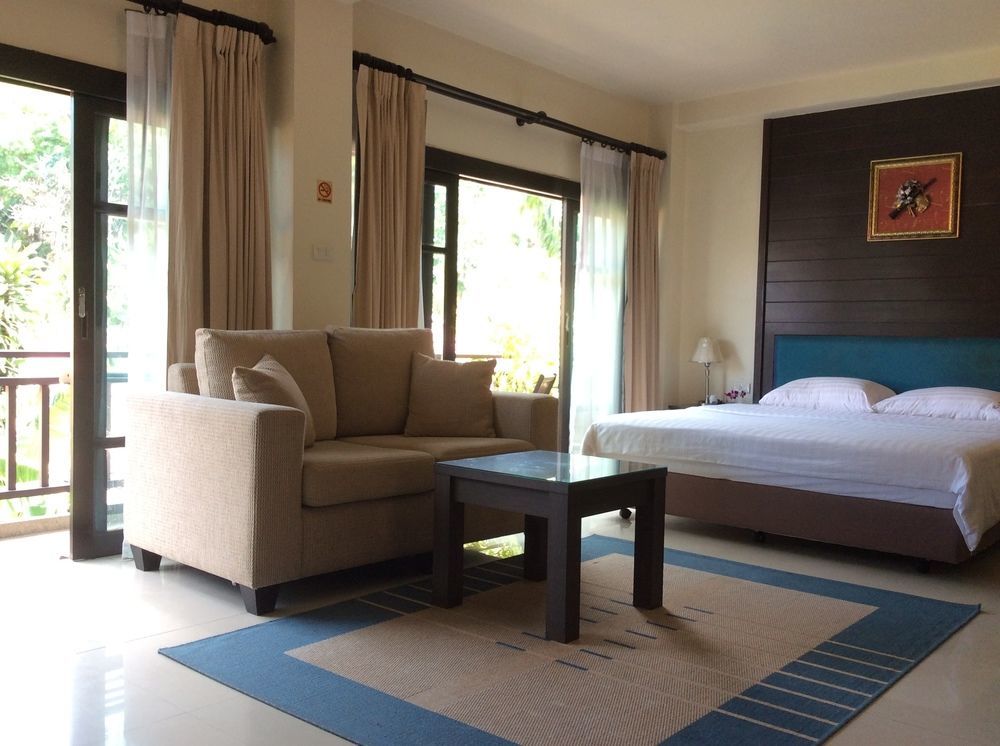Enjoy'S Beach House & Cafe' Ban Karon Εξωτερικό φωτογραφία