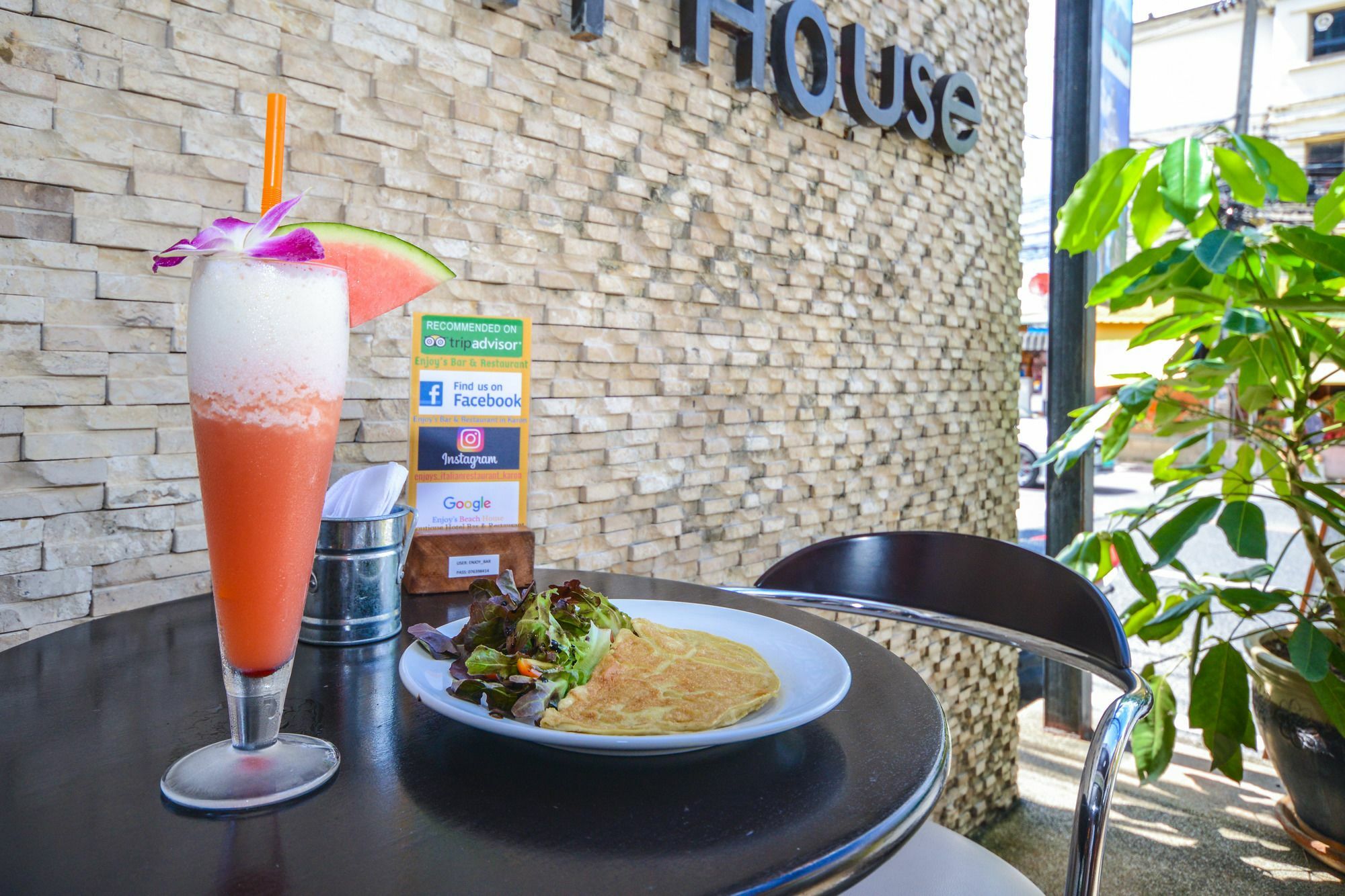 Enjoy'S Beach House & Cafe' Ban Karon Εξωτερικό φωτογραφία