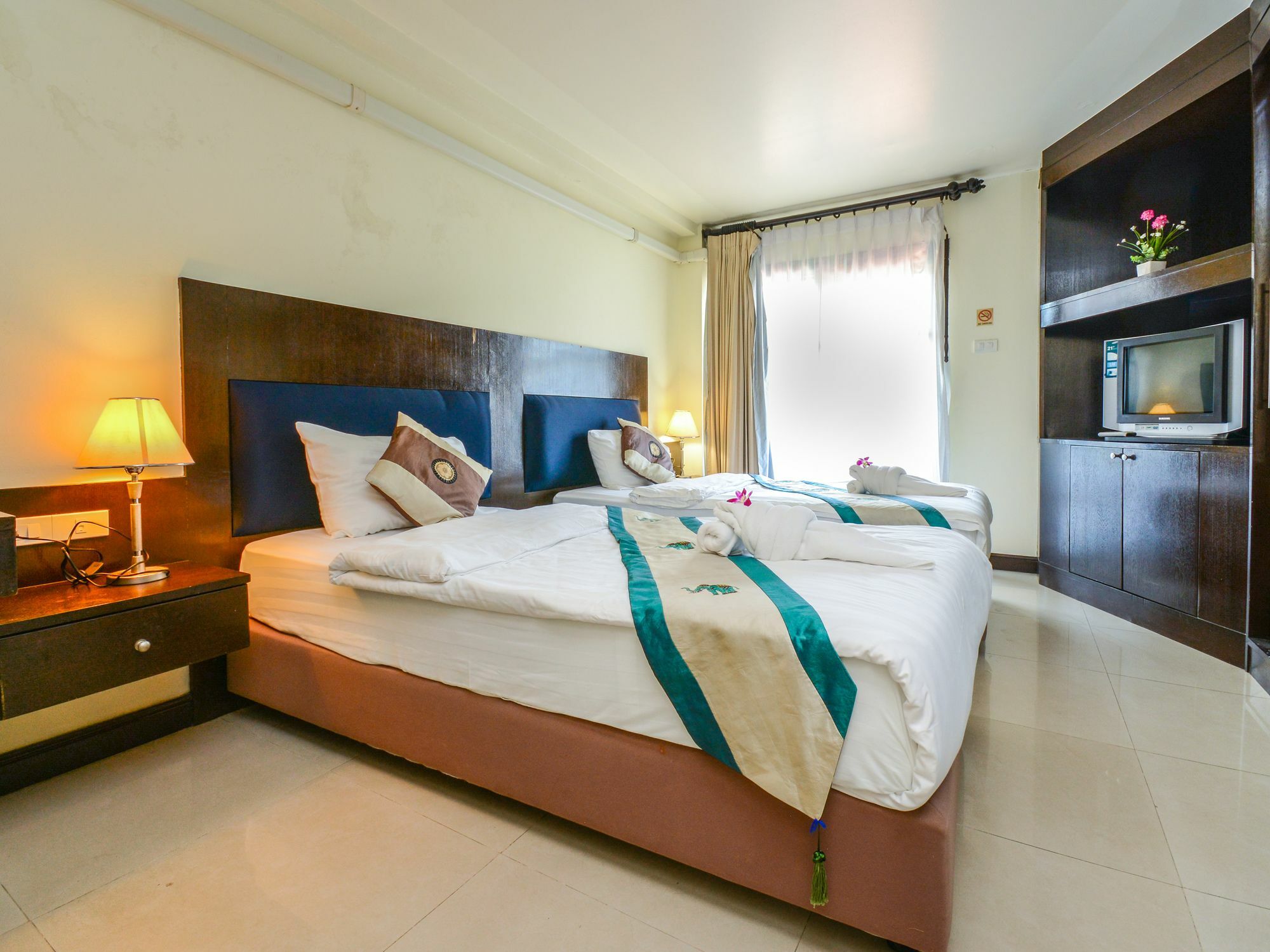 Enjoy'S Beach House & Cafe' Ban Karon Εξωτερικό φωτογραφία