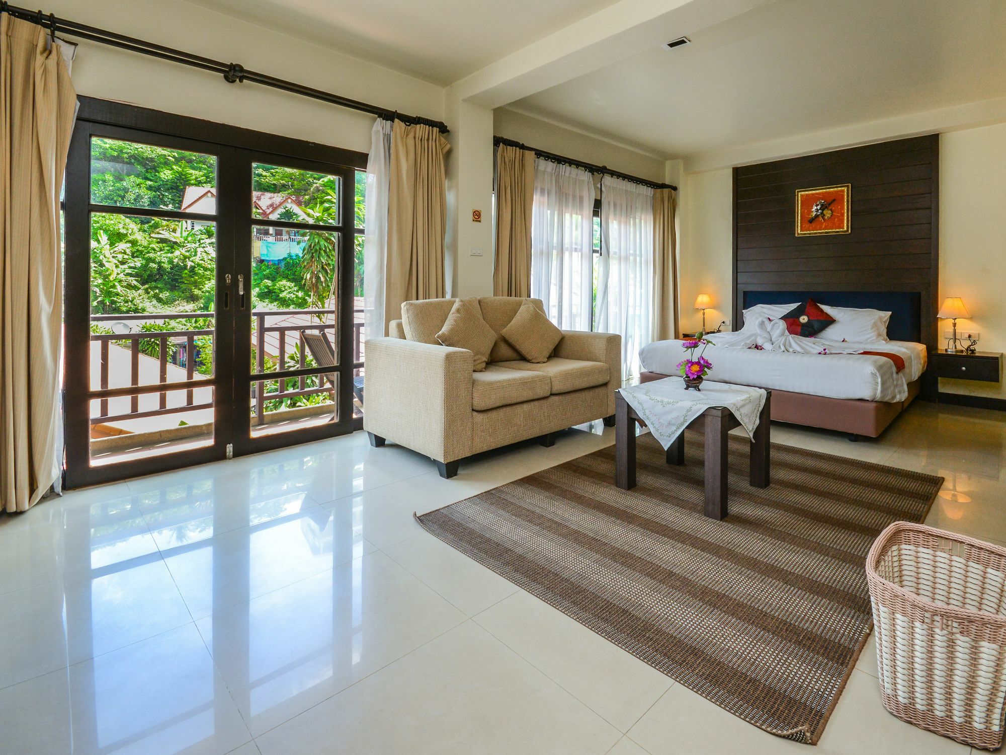 Enjoy'S Beach House & Cafe' Ban Karon Εξωτερικό φωτογραφία